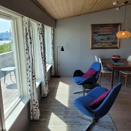 Lovely Views Across The Fjord, Free Parking Apartment